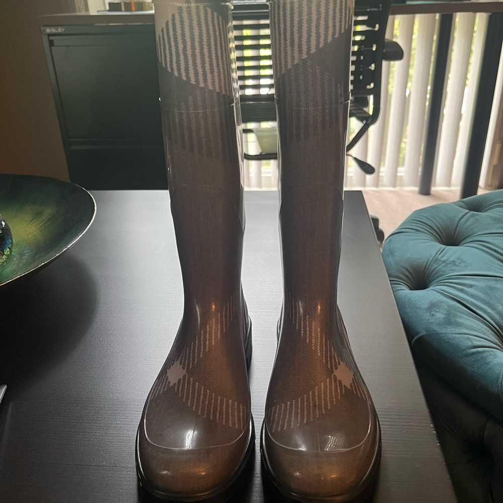 Burberry Rainboot size 37